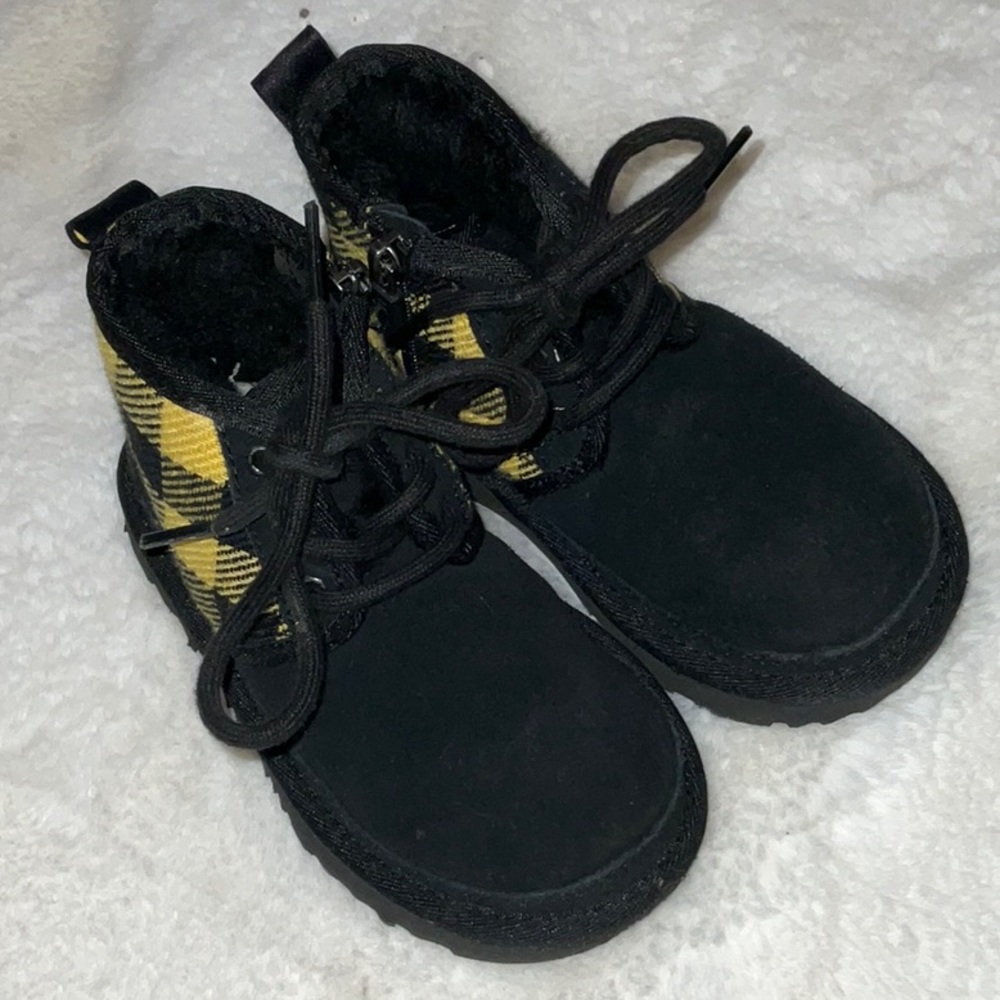 Uggs never use size 9 in kids black and yellow